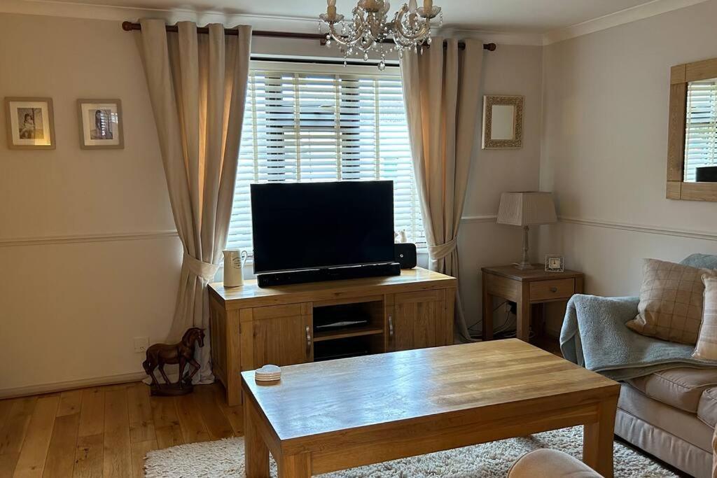 Cosy 2 Bed, Home From Home Haddenham  ภายนอก รูปภาพ