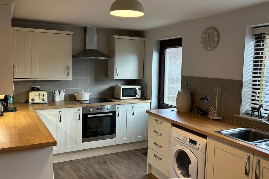 Cosy 2 Bed, Home From Home Haddenham  ภายนอก รูปภาพ