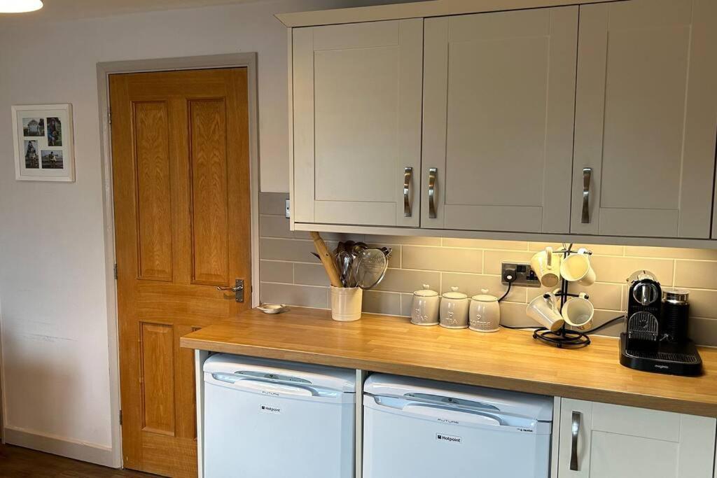 Cosy 2 Bed, Home From Home Haddenham  ภายนอก รูปภาพ