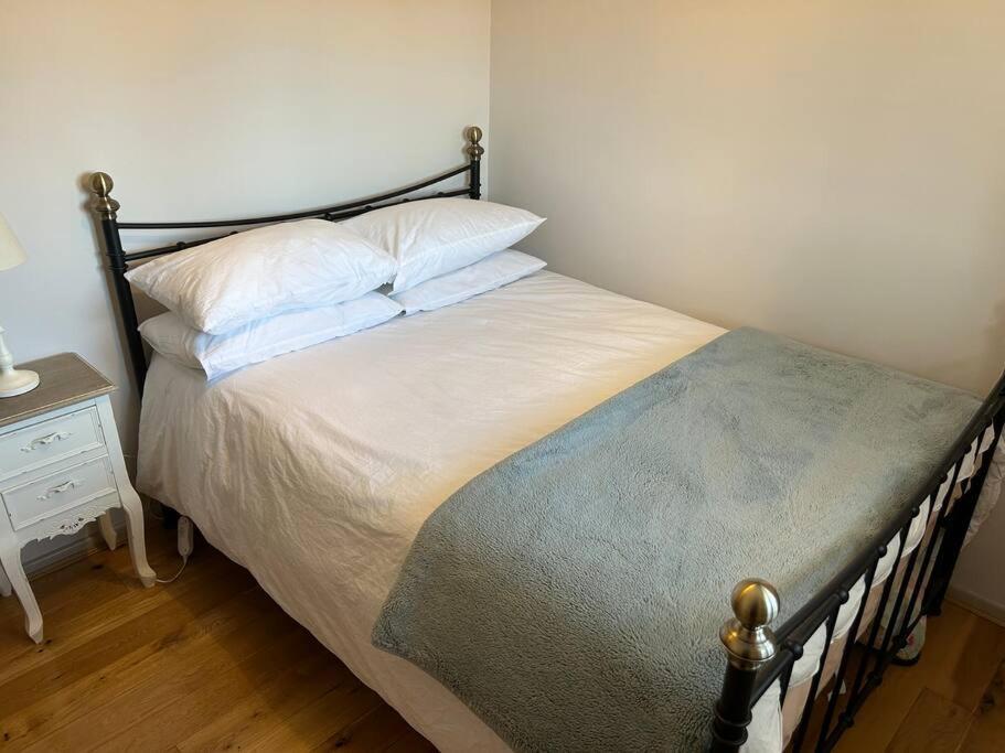 Cosy 2 Bed, Home From Home Haddenham  ภายนอก รูปภาพ