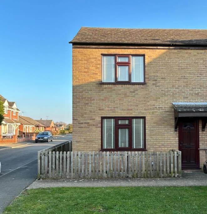 Cosy 2 Bed, Home From Home Haddenham  ภายนอก รูปภาพ