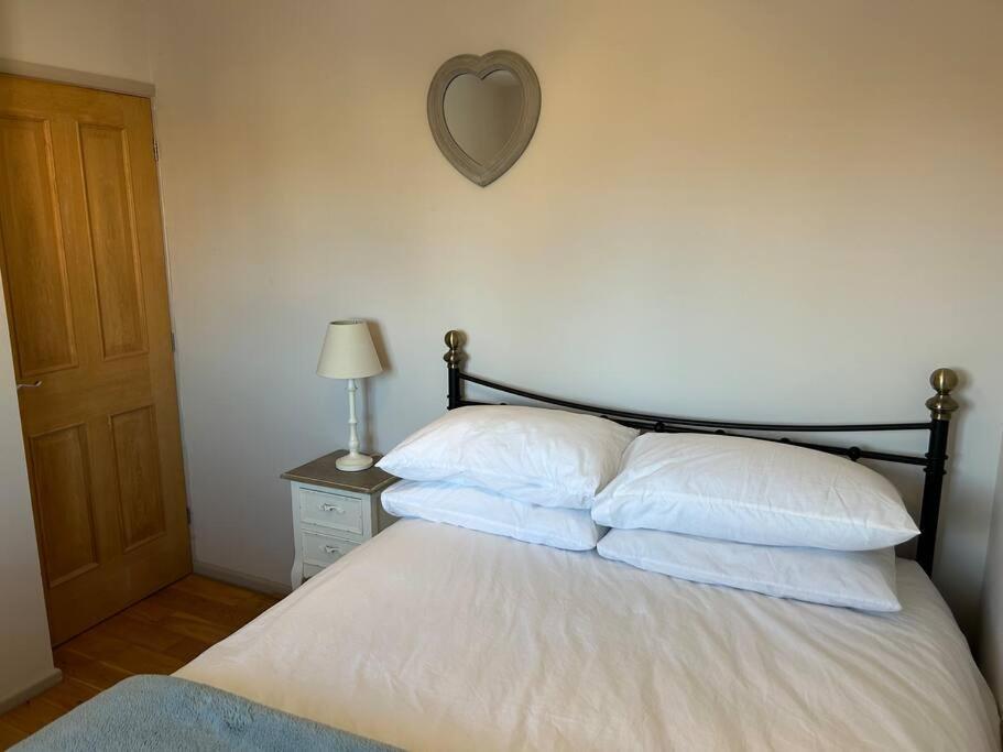 Cosy 2 Bed, Home From Home Haddenham  ภายนอก รูปภาพ
