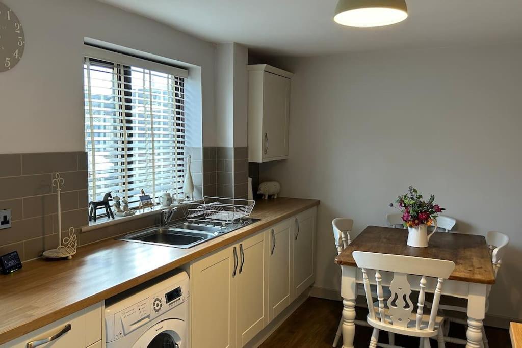 Cosy 2 Bed, Home From Home Haddenham  ภายนอก รูปภาพ