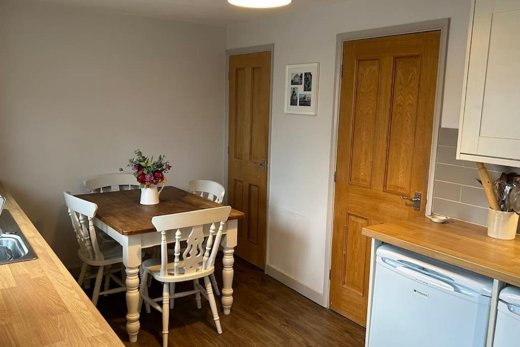 Cosy 2 Bed, Home From Home Haddenham  ภายนอก รูปภาพ